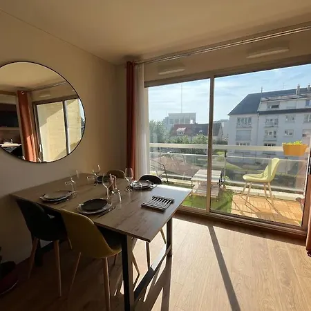 Joli Avec Balcon Apartament Caen